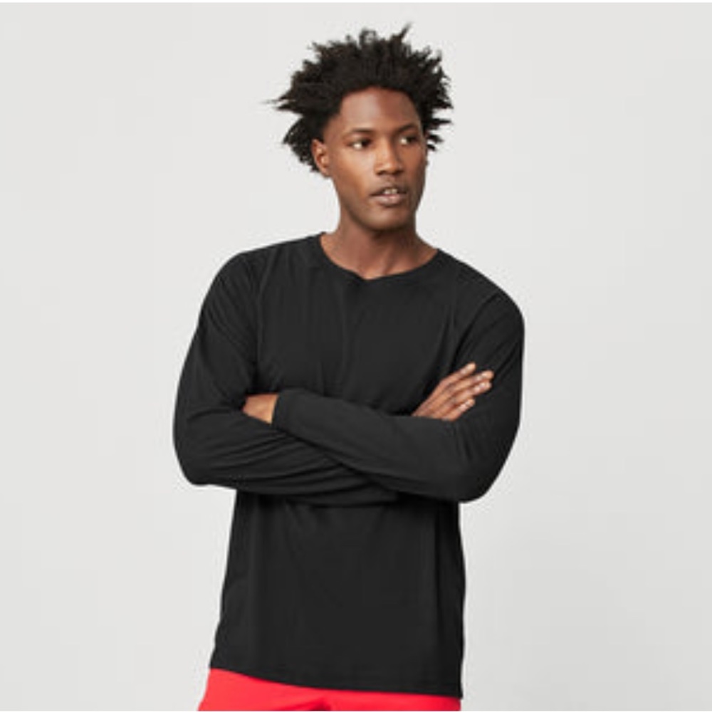 ALO Yoga Men’s “Triumph” Crewneck Long Sleeve Tee (L)